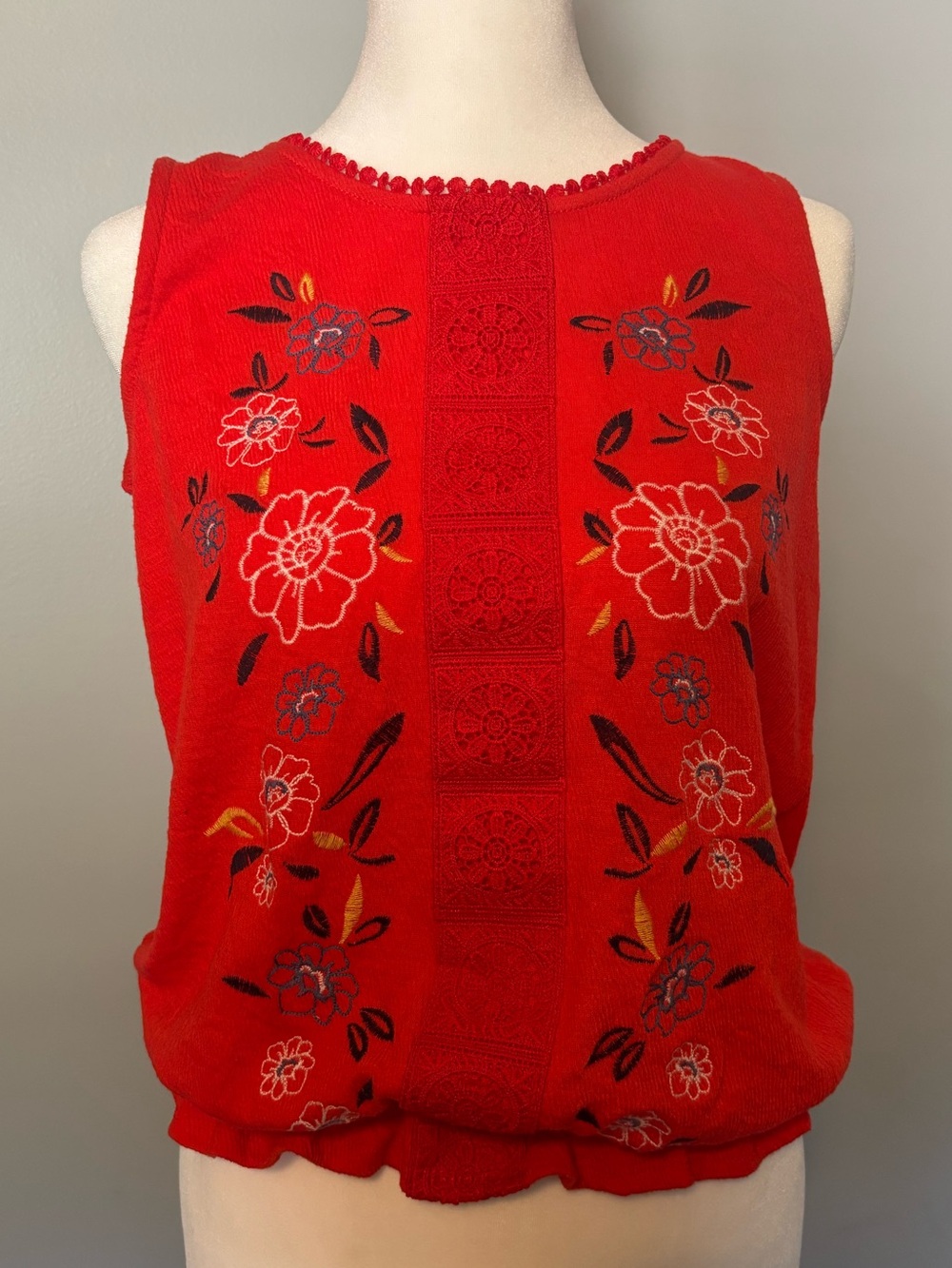 Women’s Red Floral Embroidered Sleeveless Tank Top
